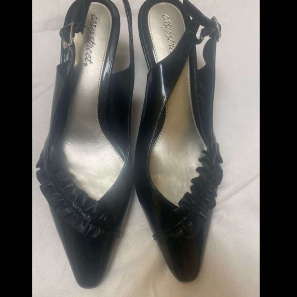 Easy Street Black Heels 1 1/2"in Sling back Pointy Toe Comfy Lo step Pre loved